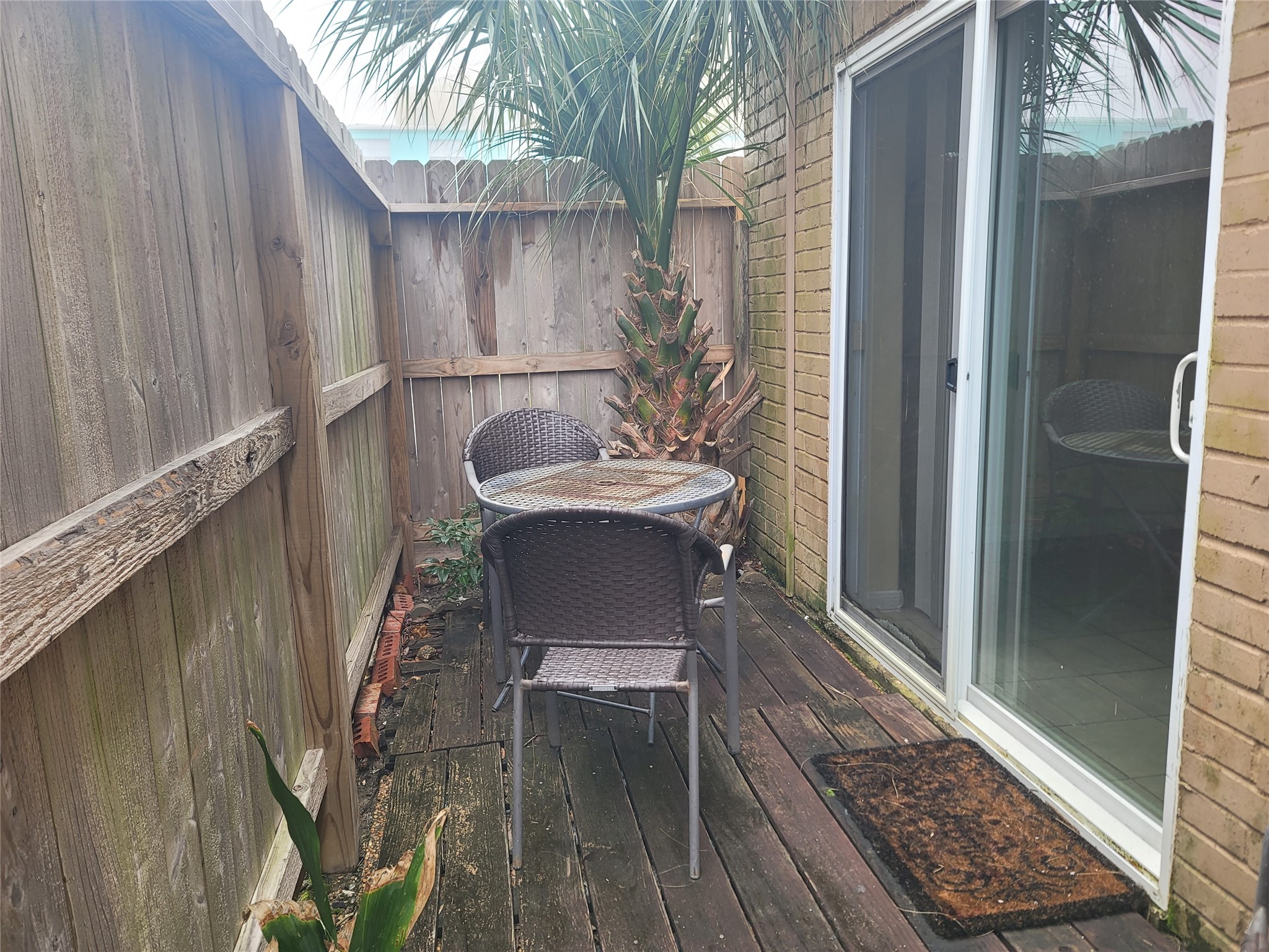 215 Postoffice Street, Unit 801 Galveston, TX 77550 - Photo 15 of 16 a balcony with table and chairs