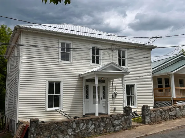 $360,000 | 114 East Henry Street, Lexington, VA 24450