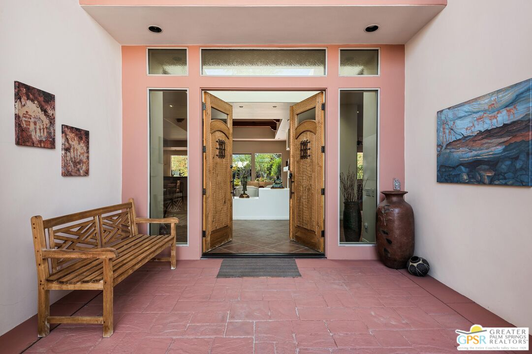 114 Waterford Circle Rancho Mirage, CA 92270 - Photo 3 of 54