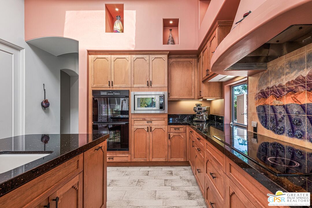 114 Waterford Circle Rancho Mirage, CA 92270 - Photo 9 of 54