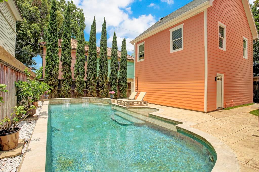 Guest House with private pool access for tenant