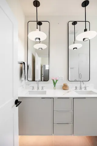 $1,469,800 | 1802 Overhill Drive, Austin, TX 78721