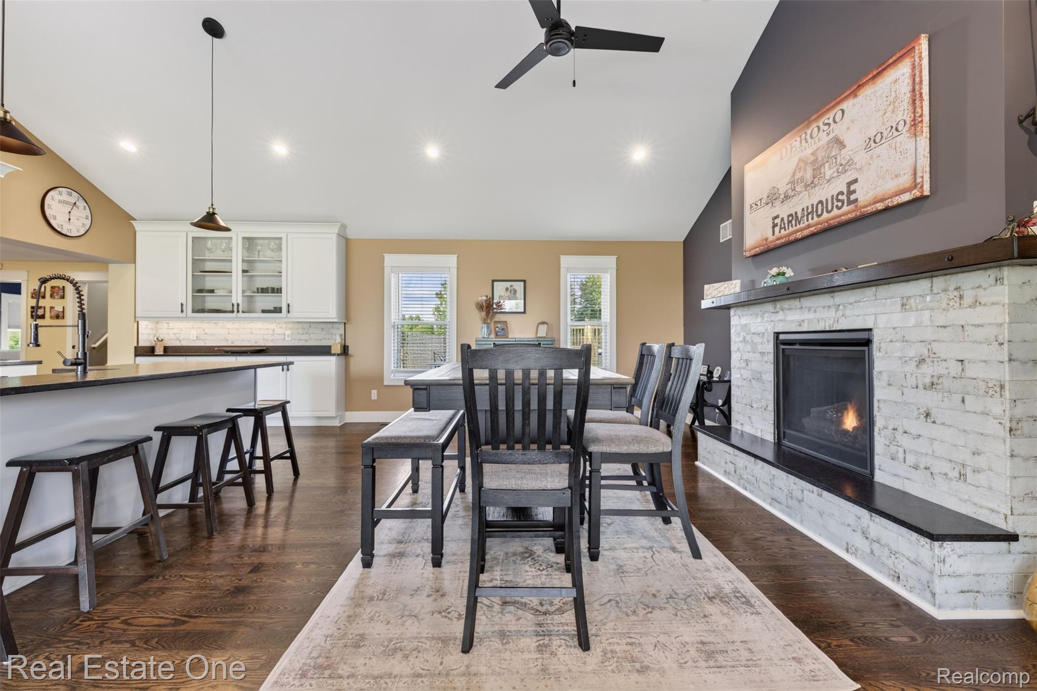 2355 South Sashabaw Road Ortonville, MI 48462 - Photo 19 of 57 25) Dining Area.jpg