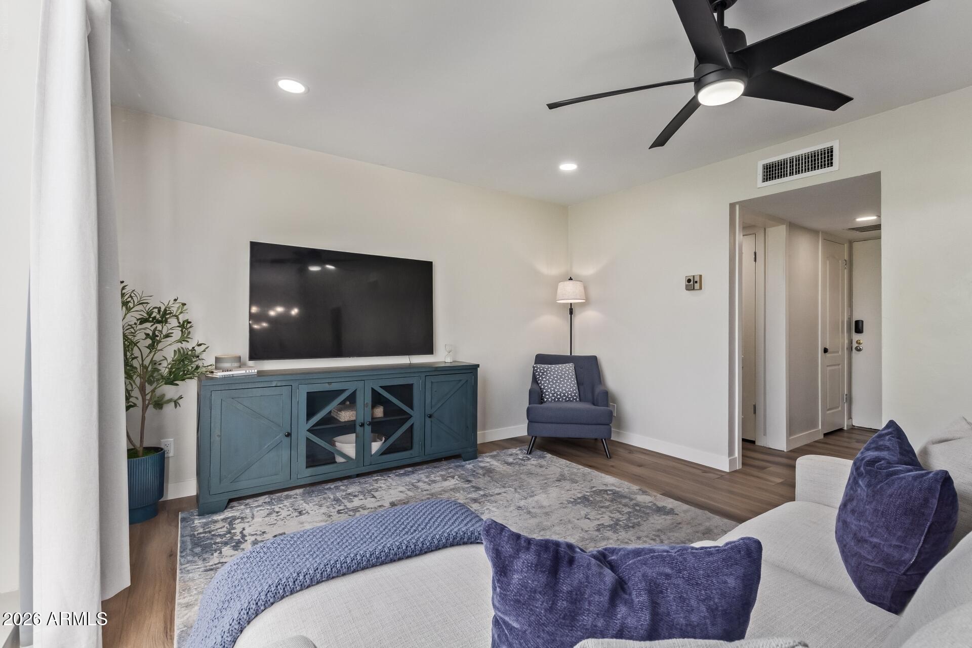3242 East Camelback Road, Unit 106 Phoenix, AZ 85018 - Photo 3 of 17 Desk view of the Living room