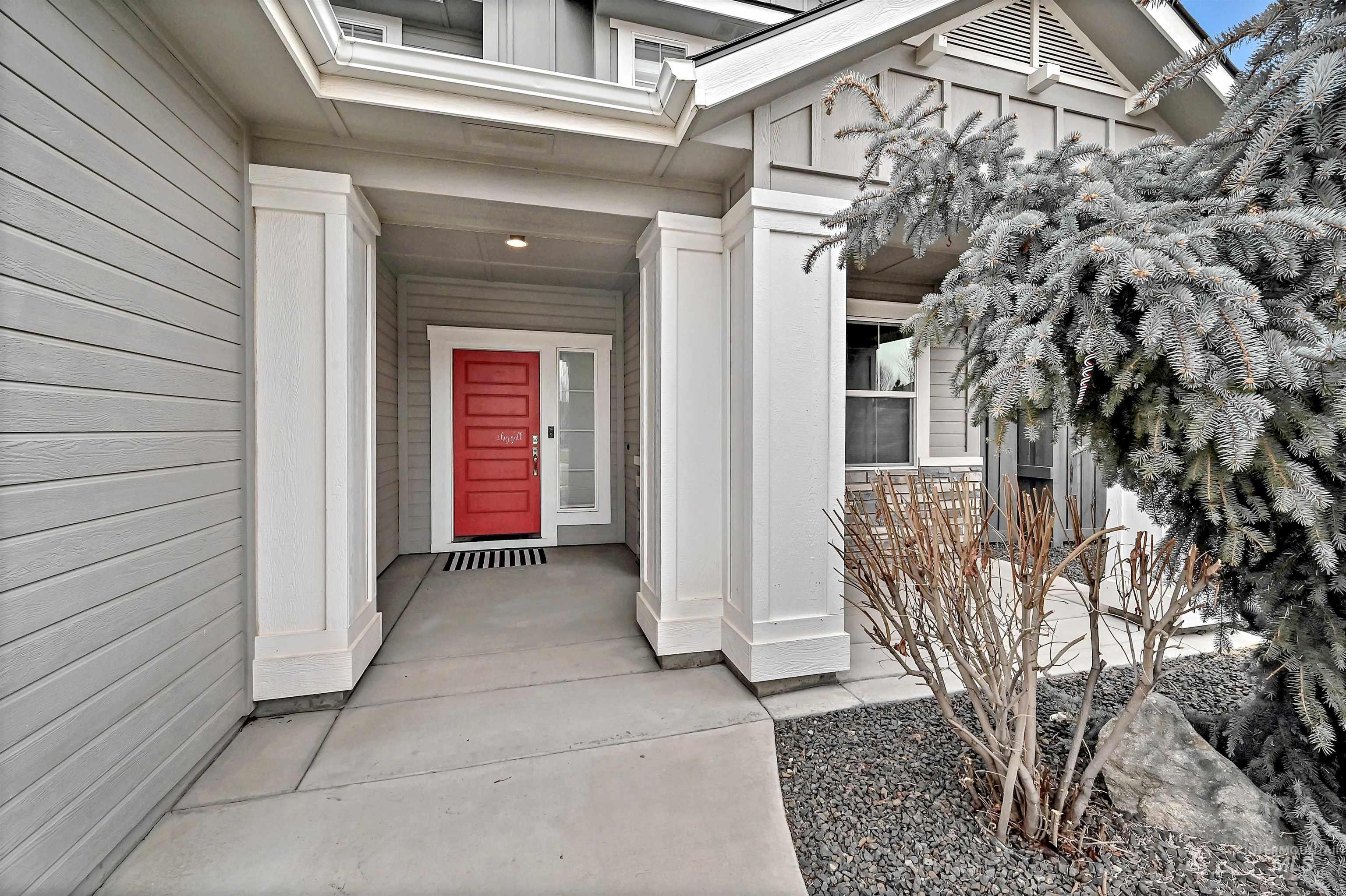5802 South Wayland Way Meridian, ID 83642 - Photo 2 of 35 View of covered exterior front entry
