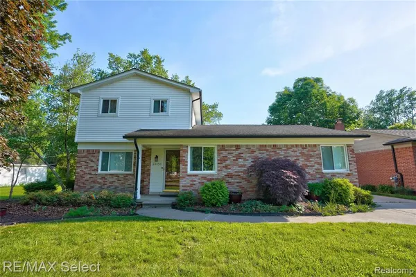 $339,900 | 24050 Lakewood Street, St. Clair Shores, MI 48082
