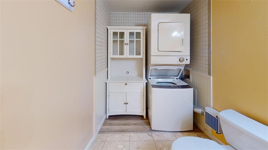 2120 Greentree Road, Unit 102E Pittsburgh, PA 15220 - Photo 24 of 29 Powder room/laundry