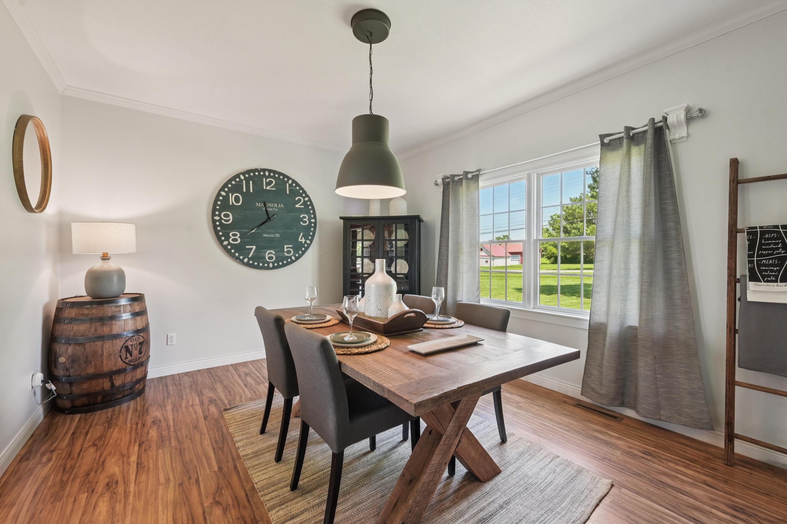 564 National Road Southeast Hebron, OH 43025 - Photo 15 of 106 Dining Room