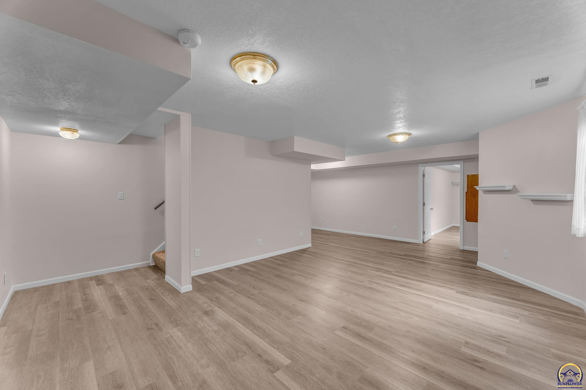 5316 Southwest 23rd Street Topeka, KS 66614 - Photo 23 of 36