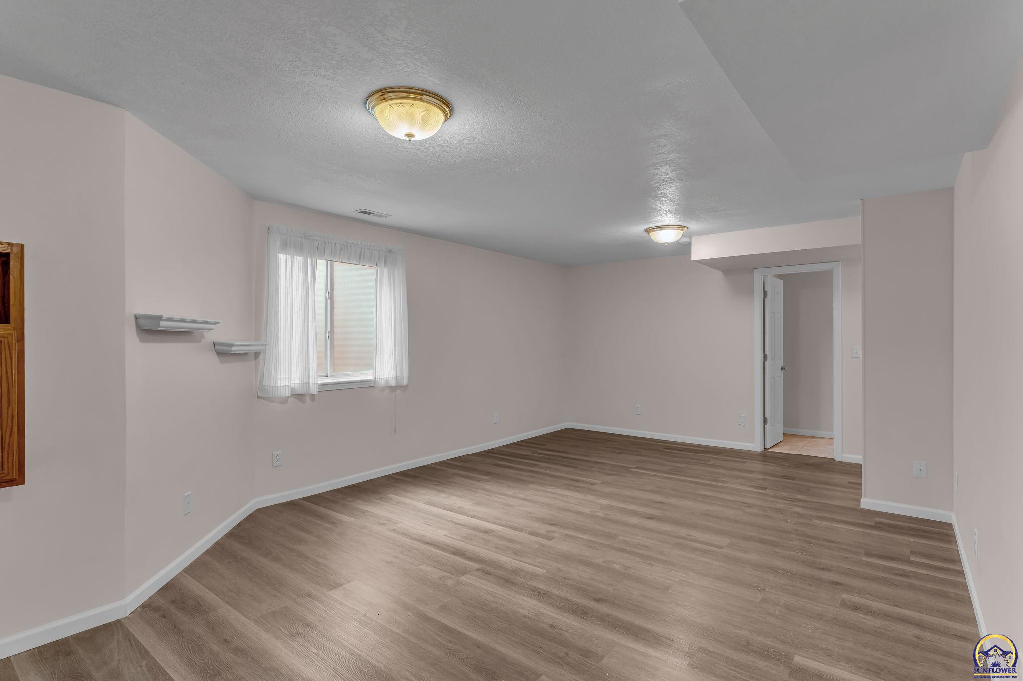 5316 Southwest 23rd Street Topeka, KS 66614 - Photo 24 of 36