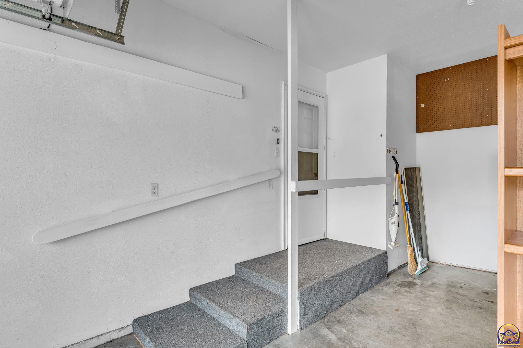 5316 Southwest 23rd Street Topeka, KS 66614 - Photo 35 of 36