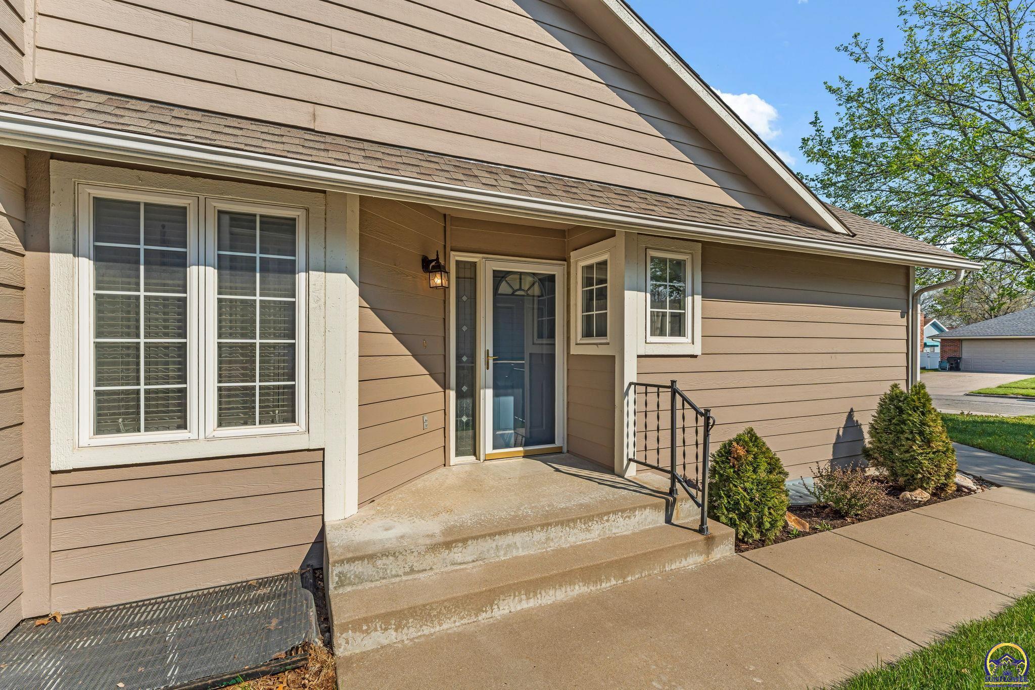 5316 Southwest 23rd Street Topeka, KS 66614 - Photo 4 of 36