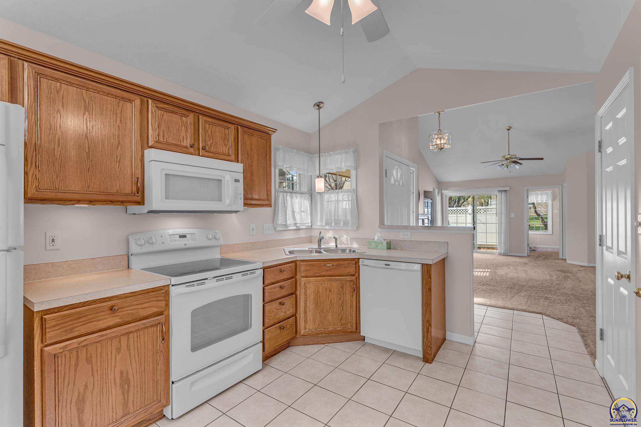 5316 Southwest 23rd Street Topeka, KS 66614 - Photo 9 of 36