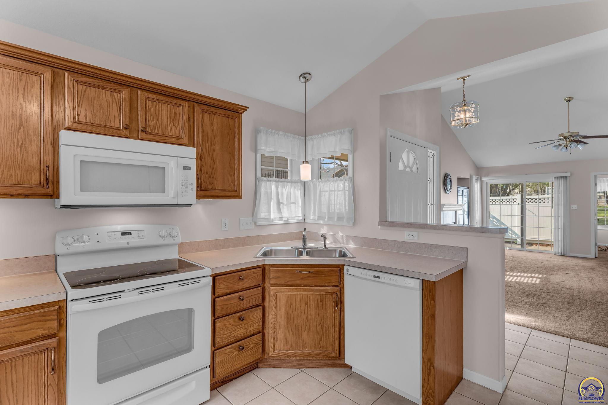 5316 Southwest 23rd Street Topeka, KS 66614 - Photo 10 of 36