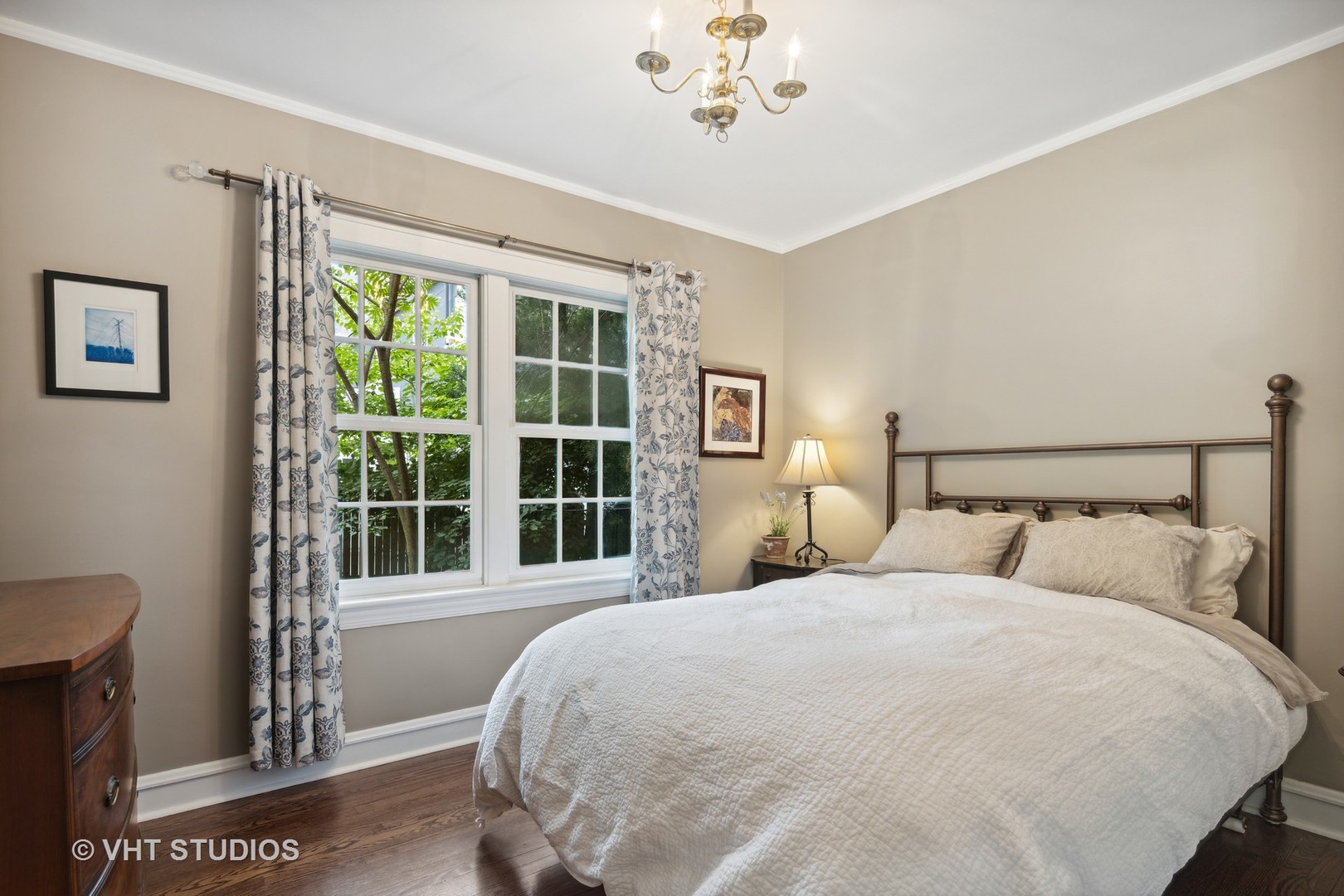 615 Riford Road Glen Ellyn, IL 60137 - Photo 16 of 33 a bedroom with a large bed and a window