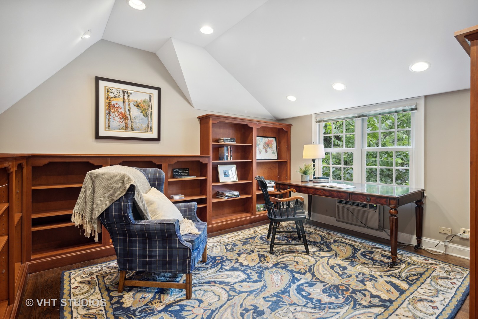 615 Riford Road Glen Ellyn, IL 60137 - Photo 17 of 33 a living room with furniture