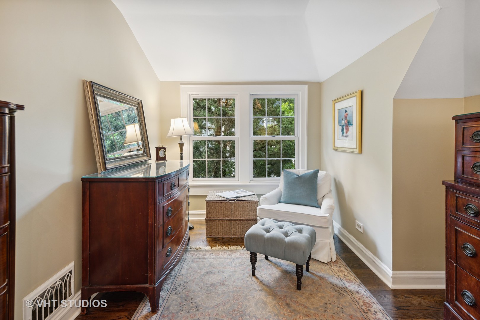 615 Riford Road Glen Ellyn, IL 60137 - Photo 22 of 33 a living room with furniture and a window