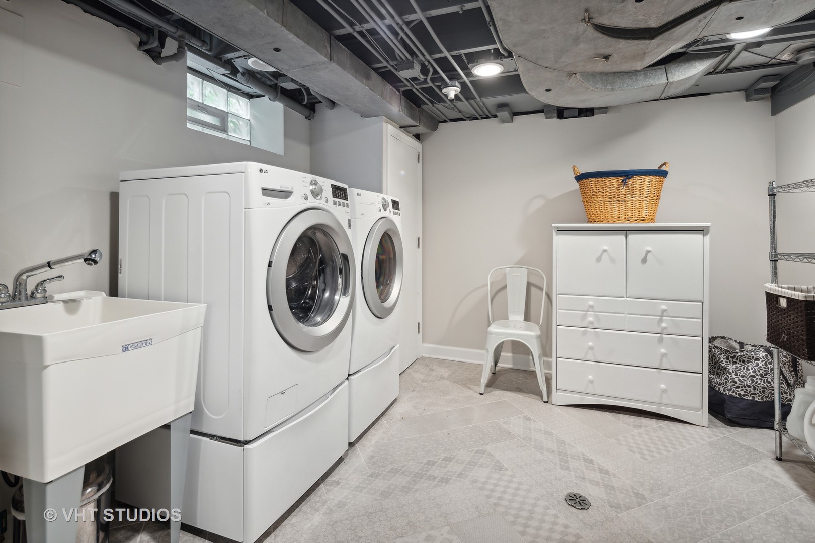 615 Riford Road Glen Ellyn, IL 60137 - Photo 26 of 33 a utility room with dryer and washer