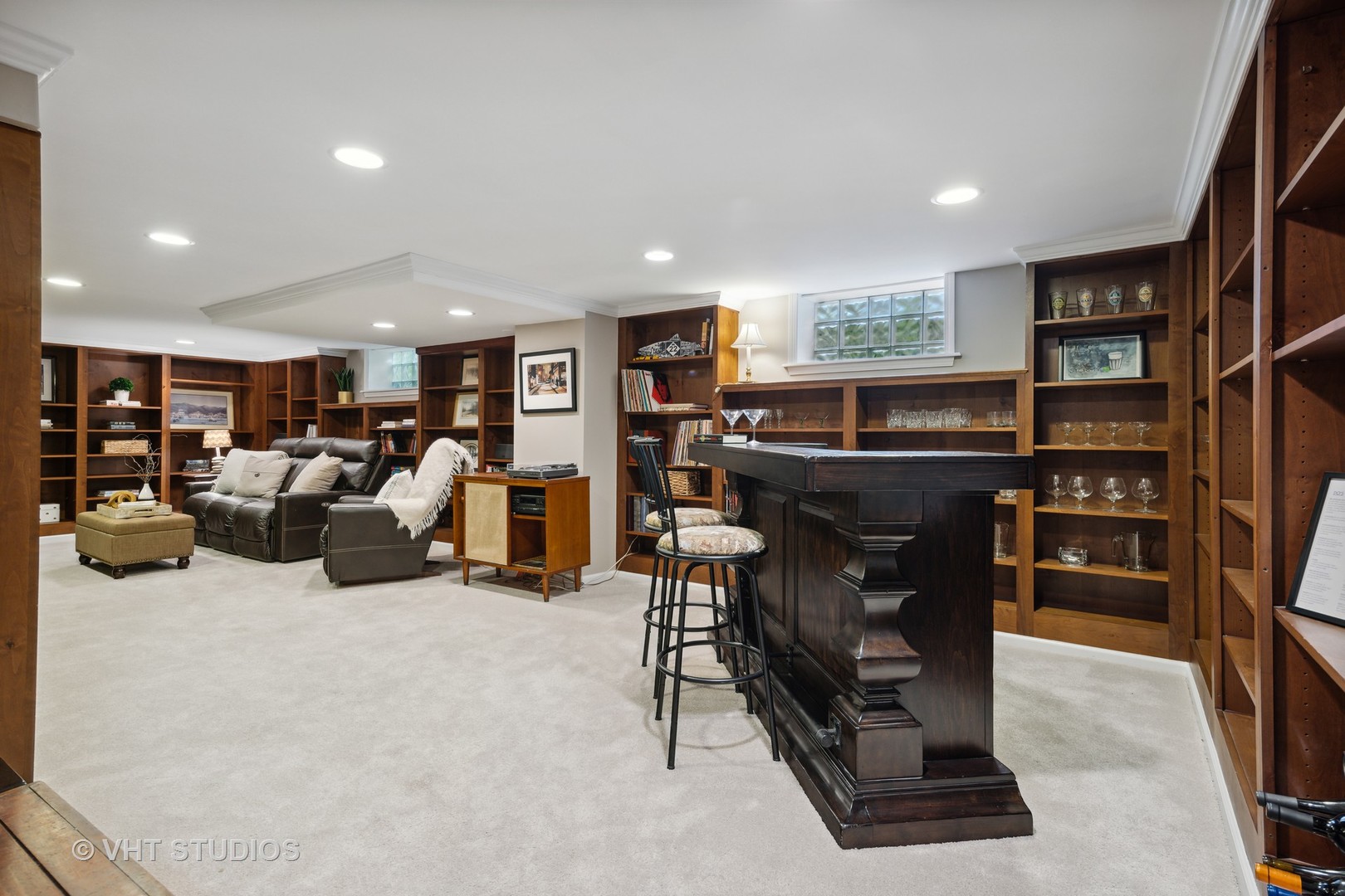 615 Riford Road Glen Ellyn, IL 60137 - Photo 27 of 33 a view of a livingroom with furniture and window