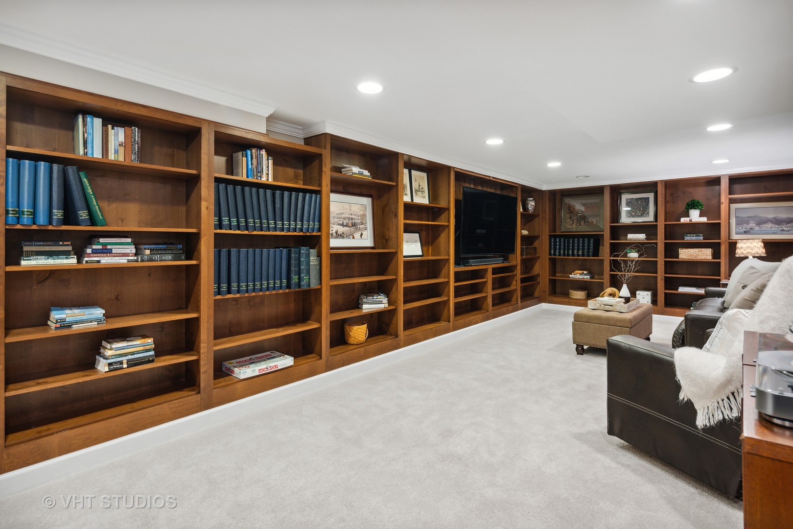 615 Riford Road Glen Ellyn, IL 60137 - Photo 28 of 33 a view of living room with furniture and window
