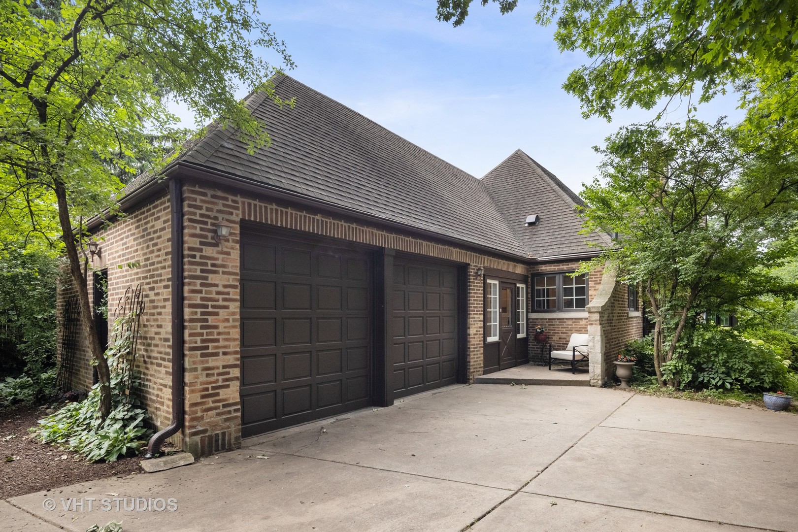 615 Riford Road Glen Ellyn, IL 60137 - Photo 4 of 33 a house view with a outdoor space