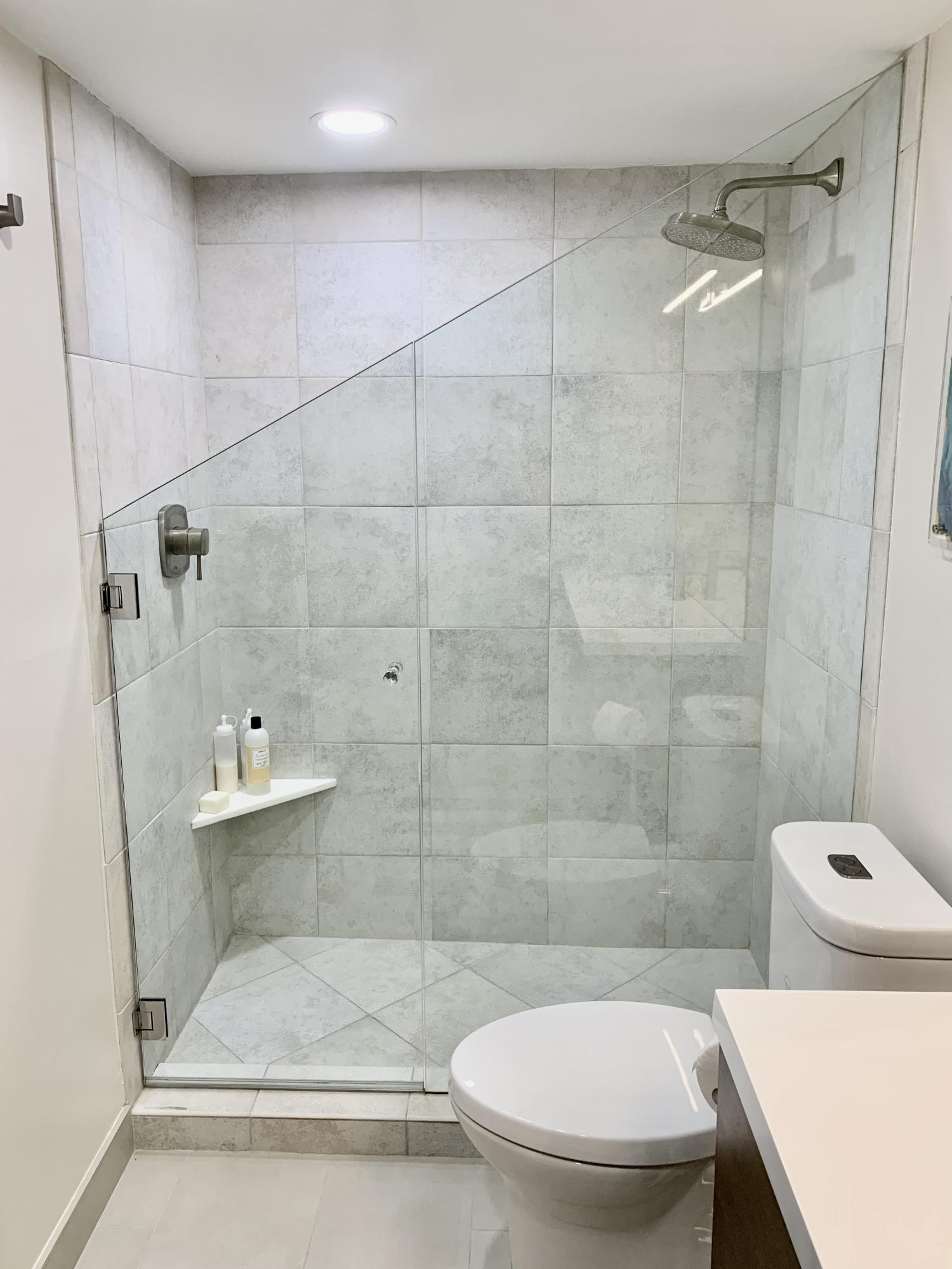 5540 North Ocean Drive, Unit PHA Riviera Beach, FL 33404 - Photo 18 of 42 Guest Shower