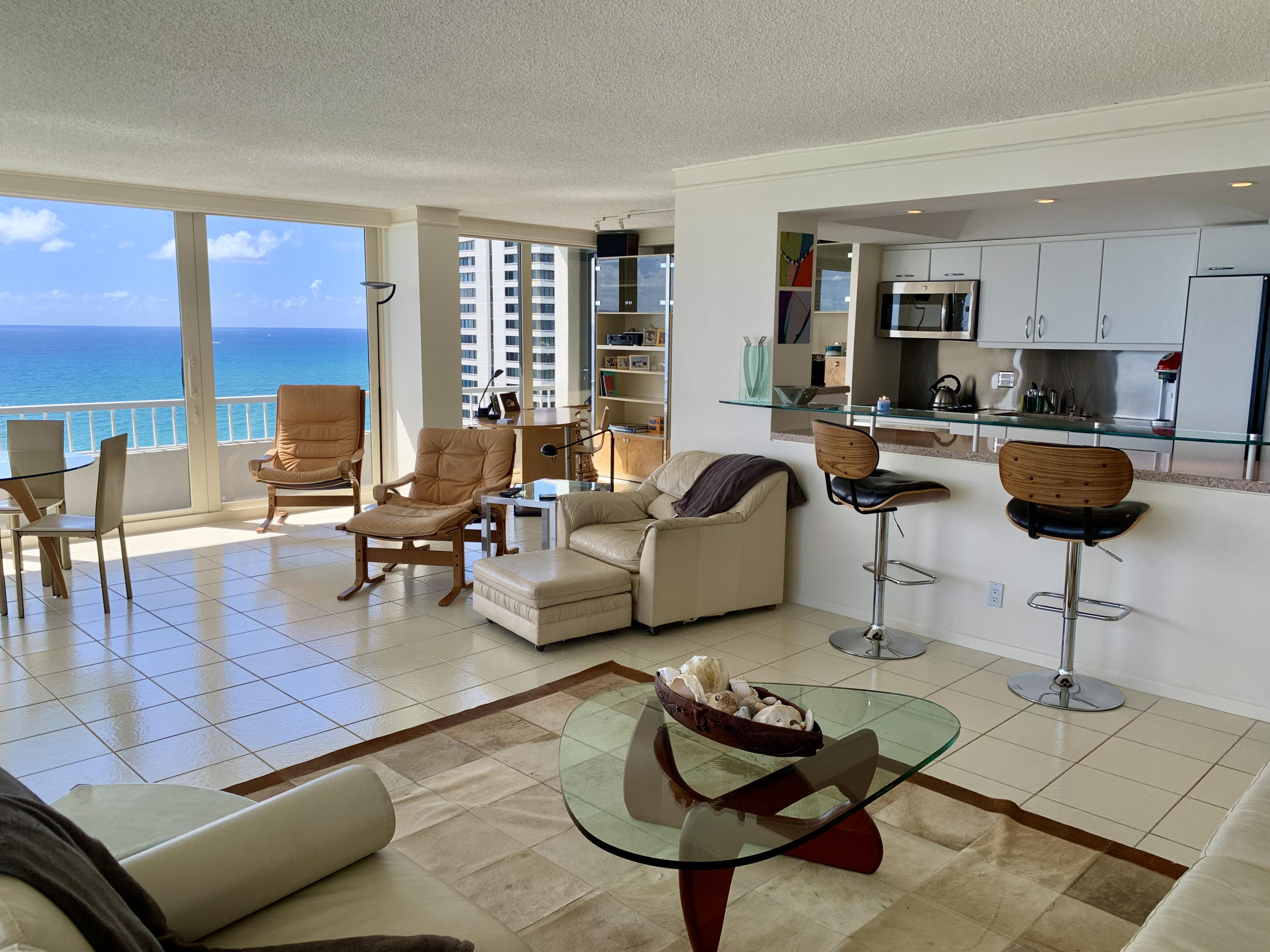 5540 North Ocean Drive, Unit PHA Riviera Beach, FL 33404 - Photo 7 of 42 Interior Views