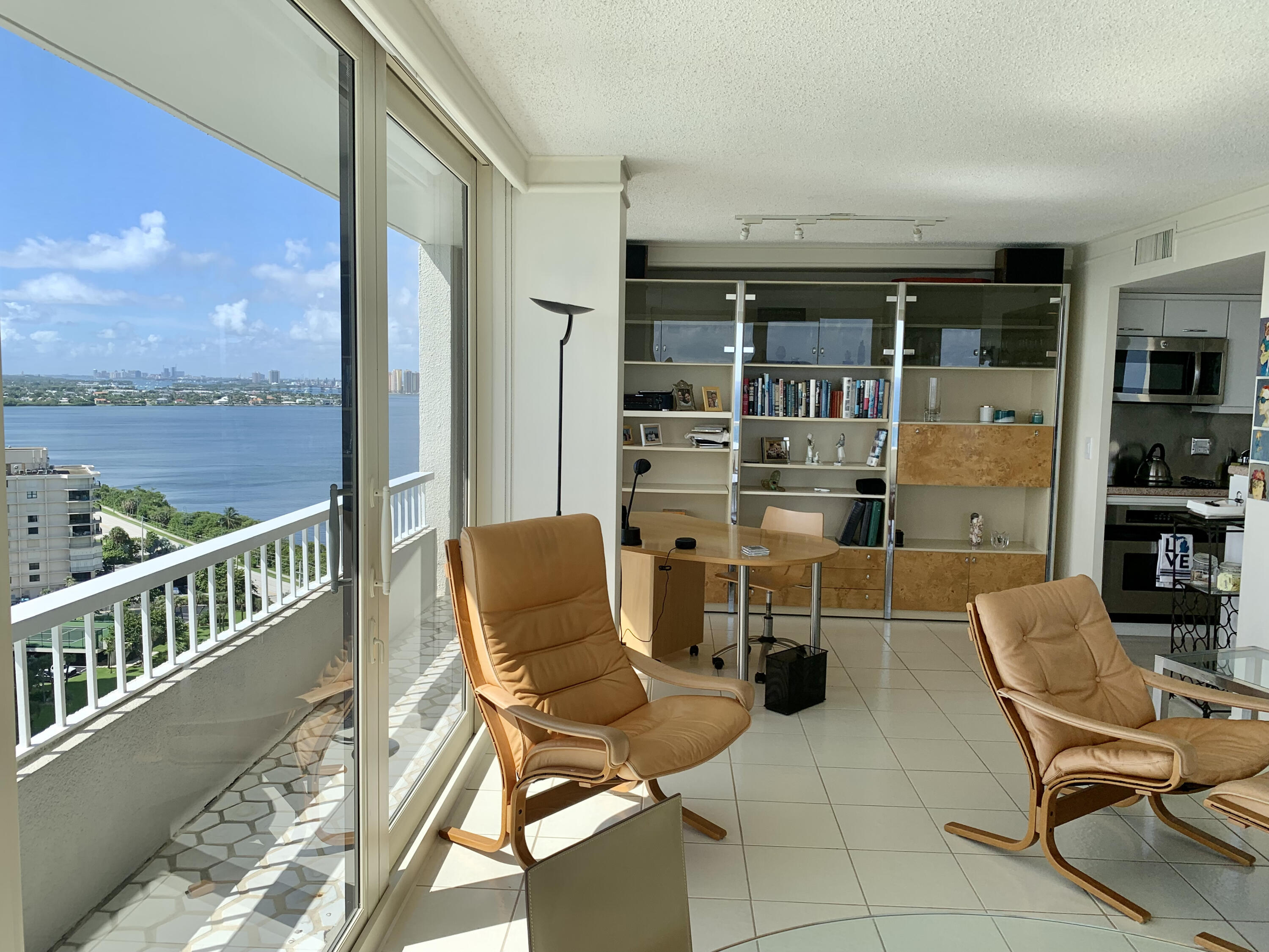 5540 North Ocean Drive, Unit PHA Riviera Beach, FL 33404 - Photo 9 of 42 IMG_6521