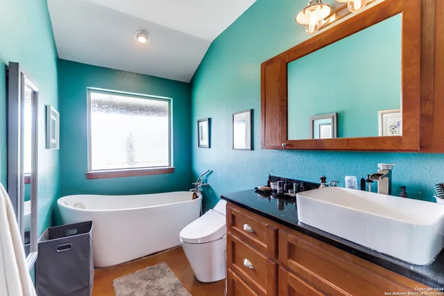 $1,220,000 | 180 Majestic Oaks Drive, Boerne, TX 78006