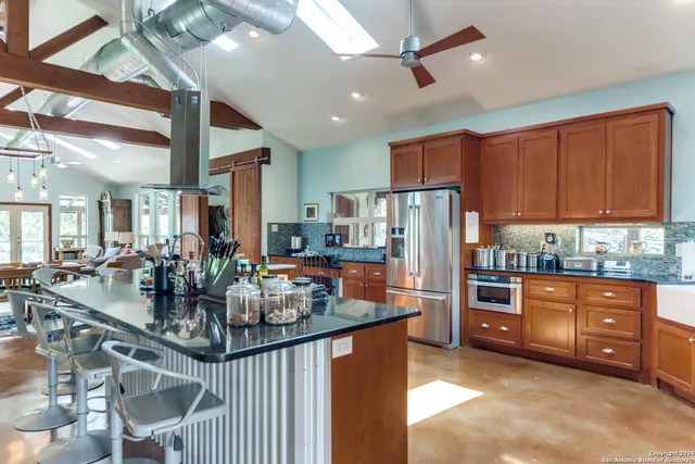 $1,220,000 | 180 Majestic Oaks Drive, Boerne, TX 78006