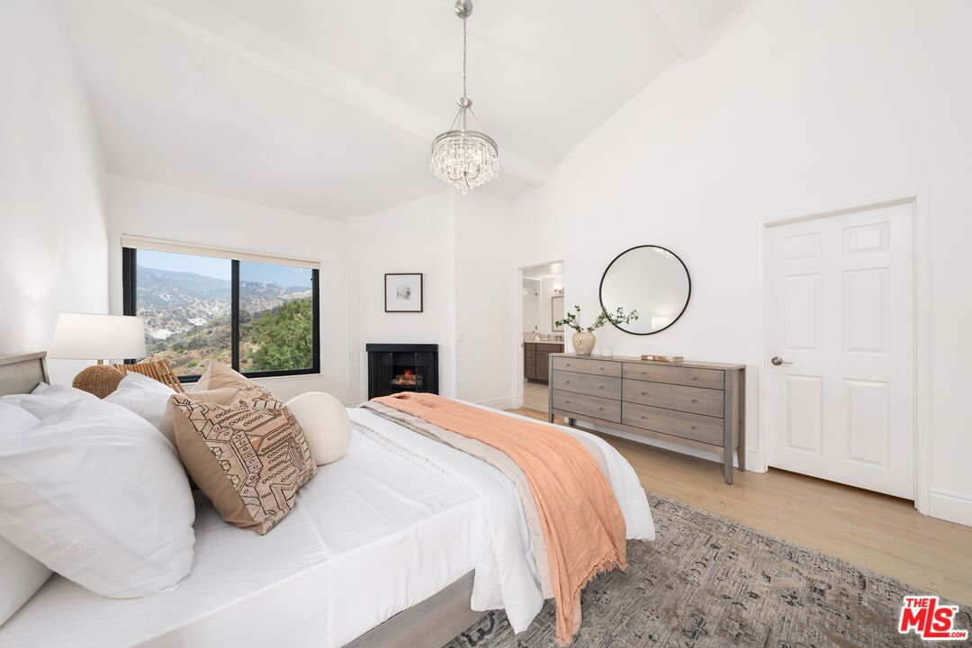 1663 Michael Lane Pacific Palisades, CA 90272 - Photo 13 of 45