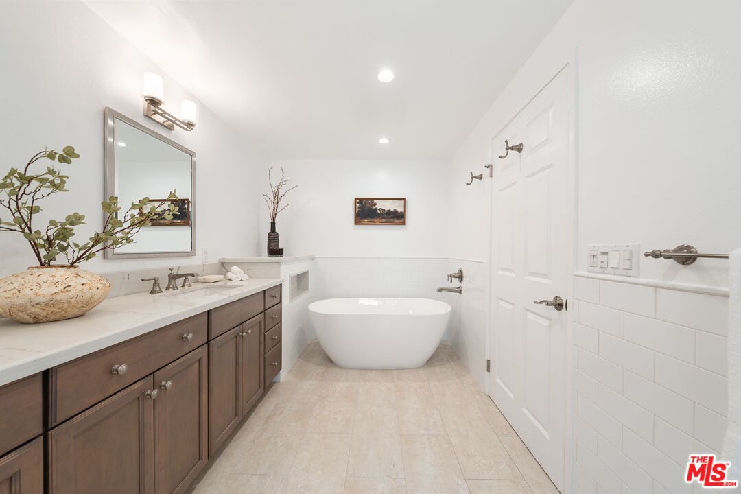 1663 Michael Lane Pacific Palisades, CA 90272 - Photo 15 of 45