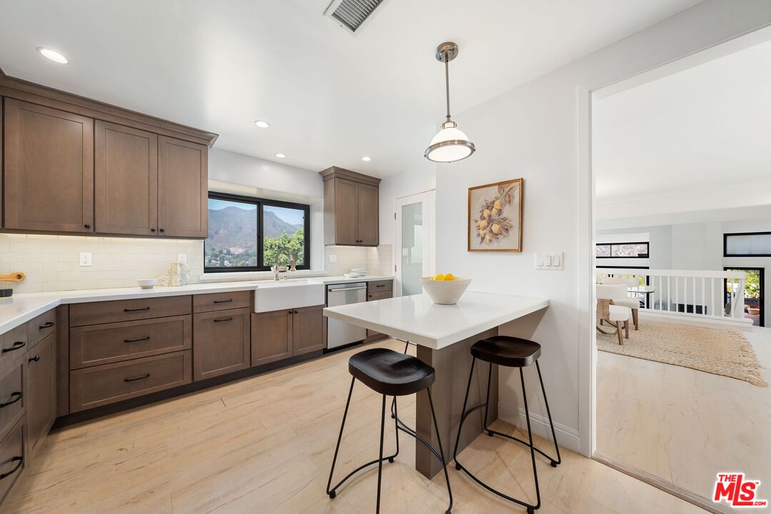 1663 Michael Lane Pacific Palisades, CA 90272 - Photo 8 of 45