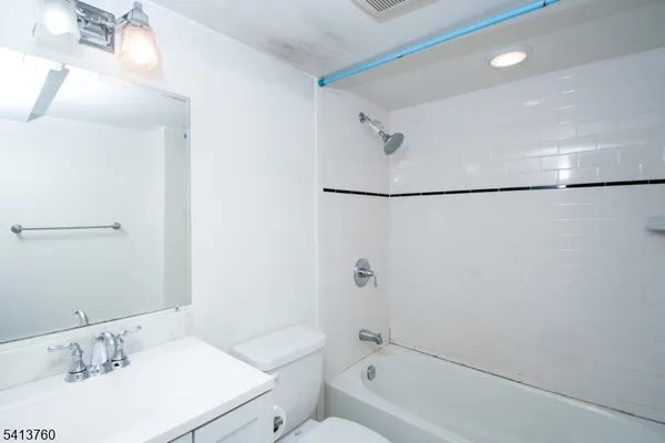 $2,100 | 214 Woodcliff Avenue, Unit 3, Little Falls, NJ 07424
