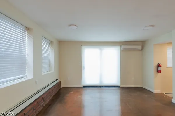 $2,100 | 214 Woodcliff Avenue, Unit 3, Little Falls, NJ 07424