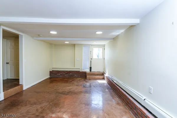 $2,100 | 214 Woodcliff Avenue, Unit 3, Little Falls, NJ 07424