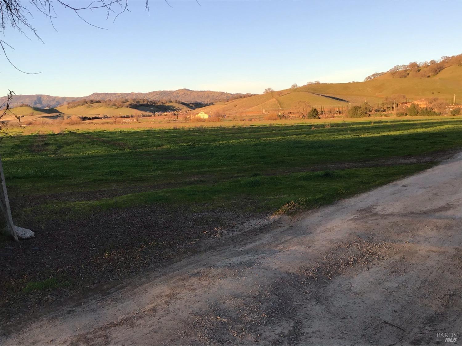 4683 Abernathy Road Fairfield, CA 94534 - Photo 32 of 44 a view of outdoor space and mountain view