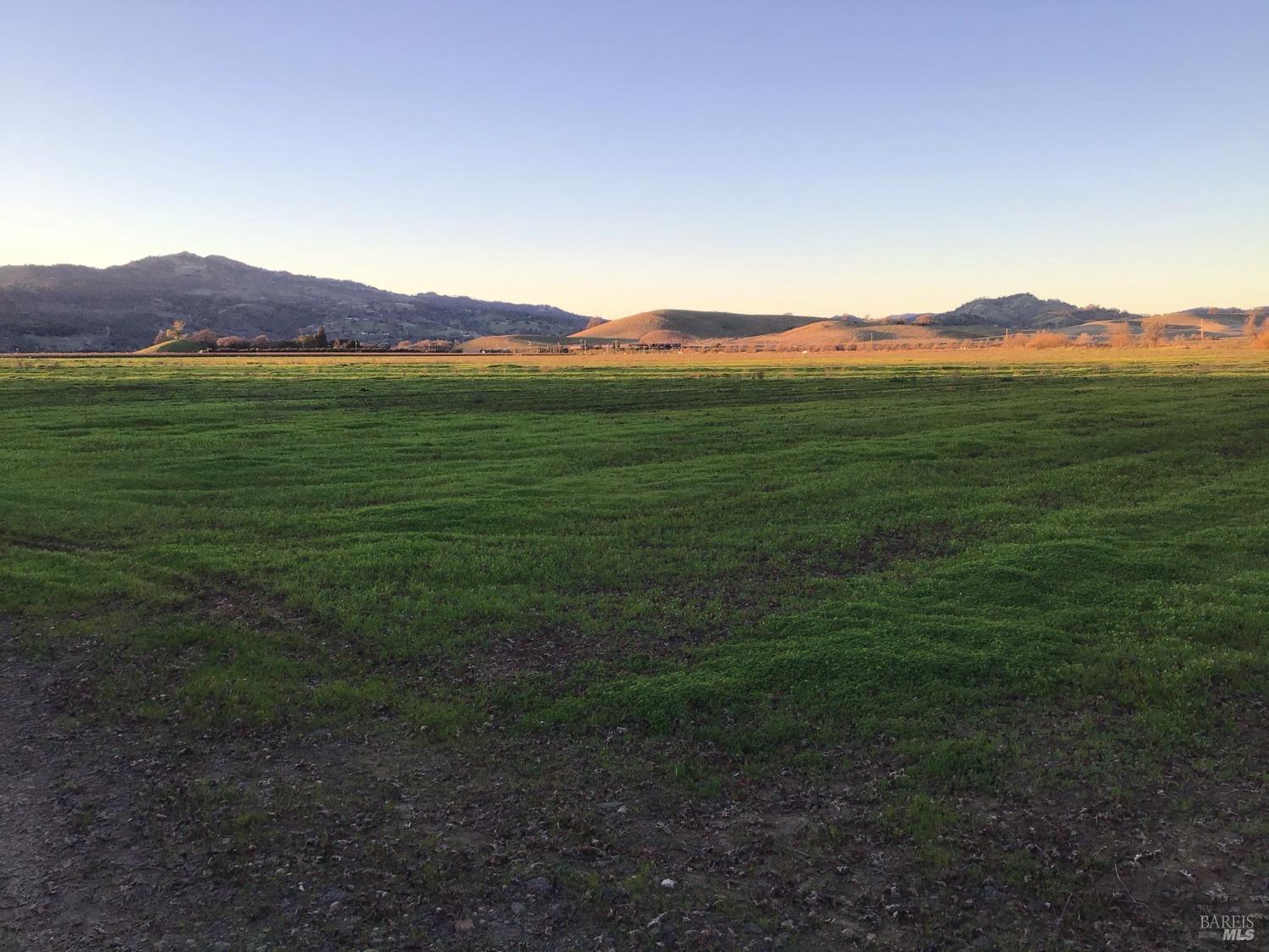 4683 Abernathy Road Fairfield, CA 94534 - Photo 33 of 44 a view of an outdoor space and a yard