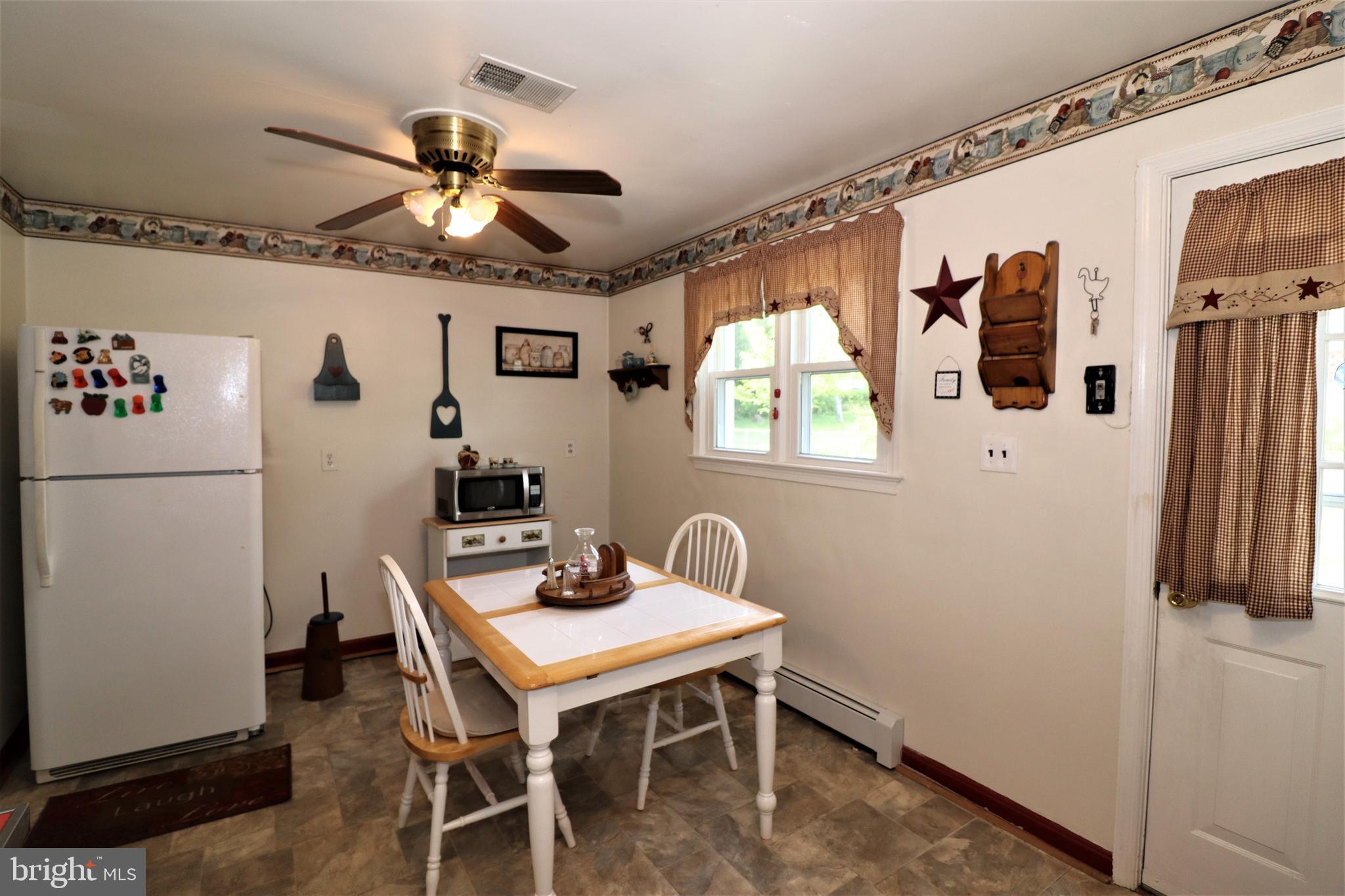 22 Blue Ridge Street Warrenton, VA 20186 - Photo 13 of 28 Eat-in kitchen, room for table