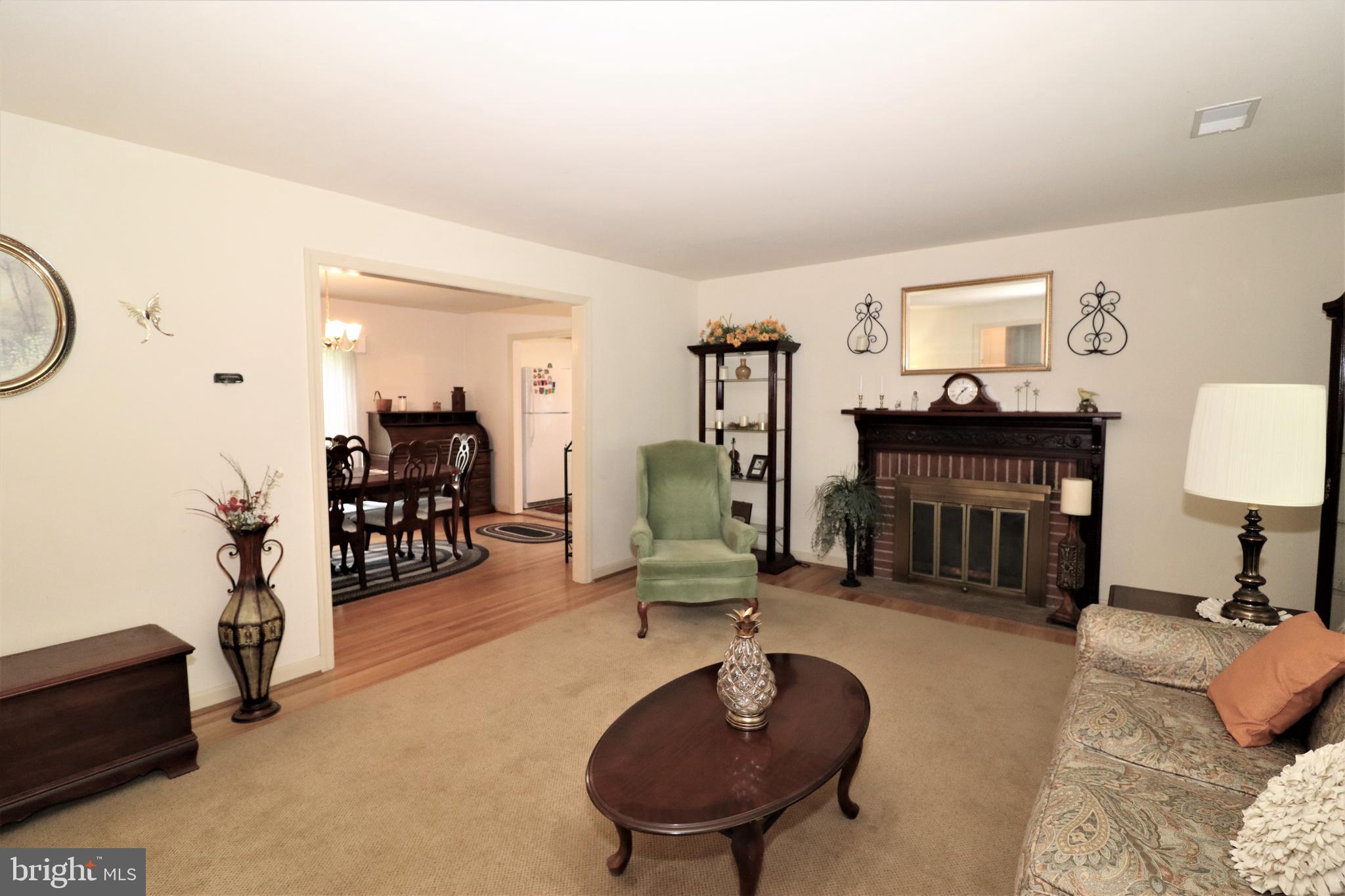22 Blue Ridge Street Warrenton, VA 20186 - Photo 7 of 28 Large living room