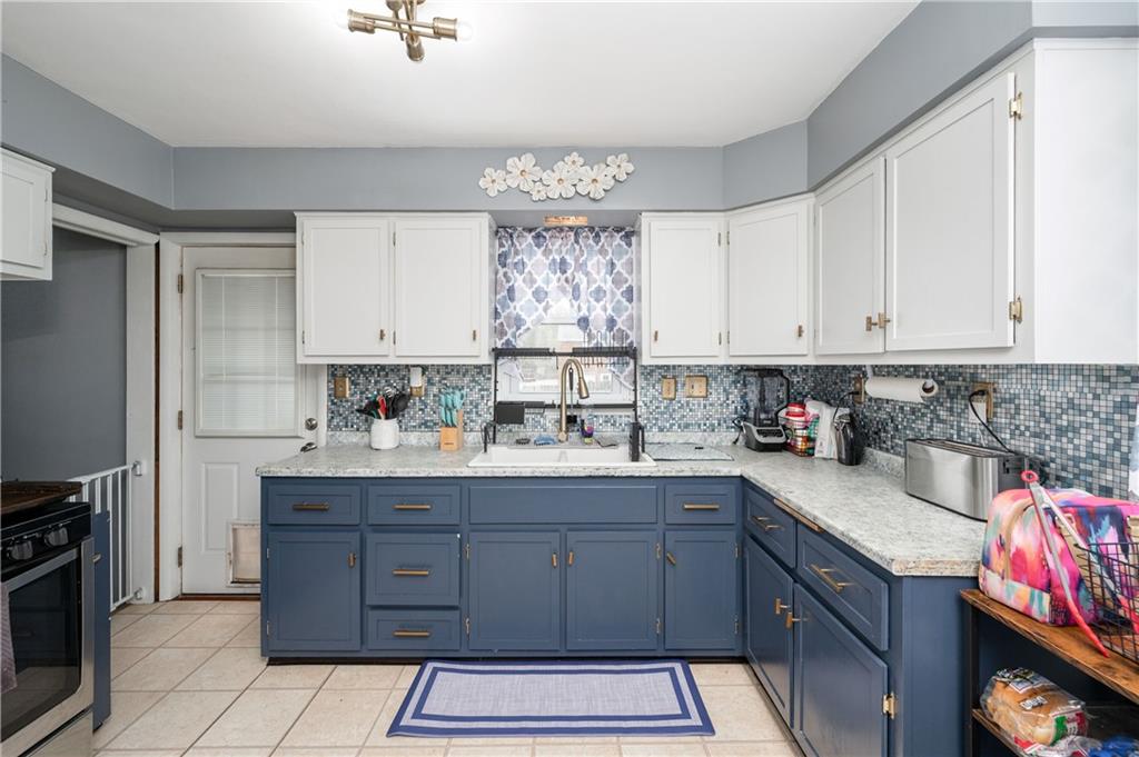 1525 Neely Street Natrona Heights, PA 15065 - Photo 3 of 26