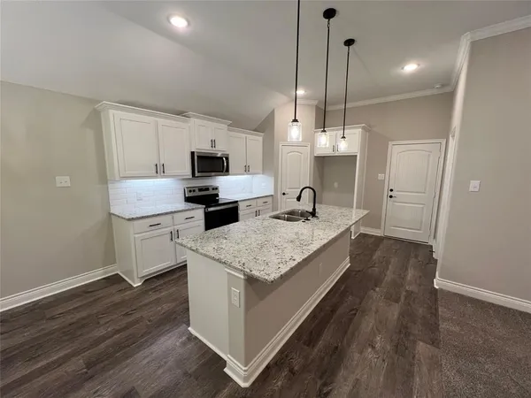 $1,900 | 805 Hardaway Lane, Greenville, TX 75402