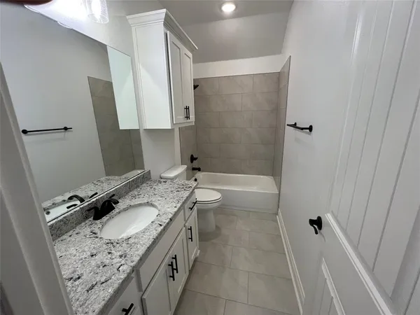 $1,900 | 805 Hardaway Lane, Greenville, TX 75402