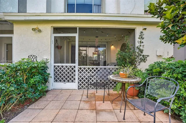 $2,300 | 8251 San Carlos Circle, Unit 8251, Tamarac, FL 33321