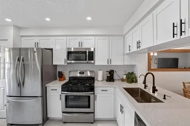 $2,300 | 8251 San Carlos Circle, Unit 8251, Tamarac, FL 33321