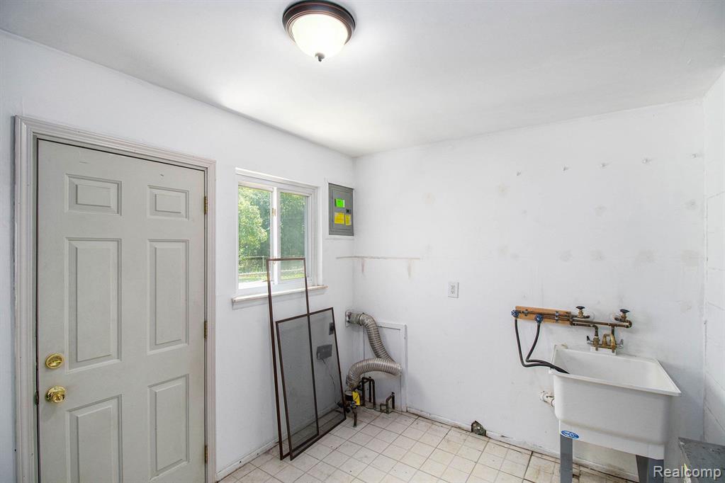 7020 Toepfer Road Warren, MI 48091 - Photo 12 of 21