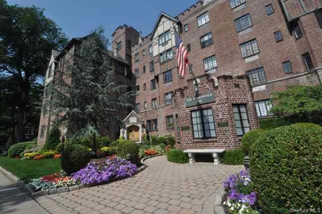 155 Garth Road, Unit B1 Scarsdale, NY 10583 - Photo 3 of 29 The Scarswold is an elegant pre-war building. The apartments have fireplaces, hardwood floors, arched doorway, new baths and casement windows. The building has a large laundry room and storage is available for an additional fee. The grounds are well maintained have several setting area. Scarsdale village and train station are a short walk.