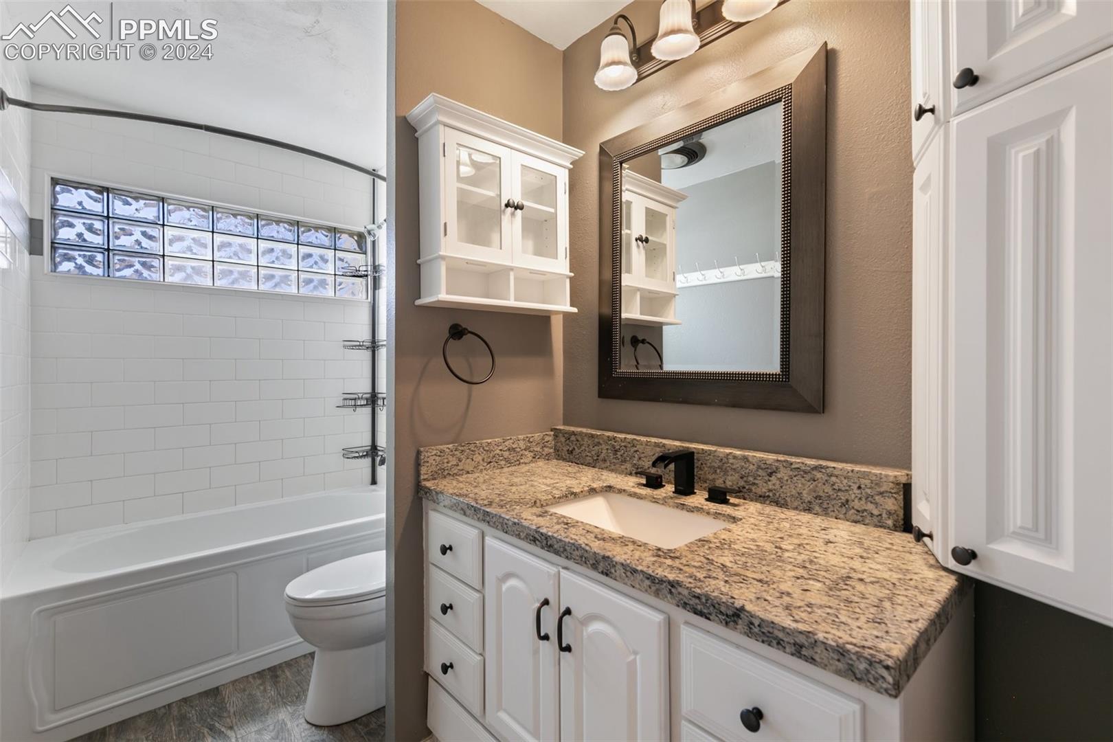 3830 Range View Road Monument, CO 80132 - Photo 29 of 50 Master bath with jetted tub.