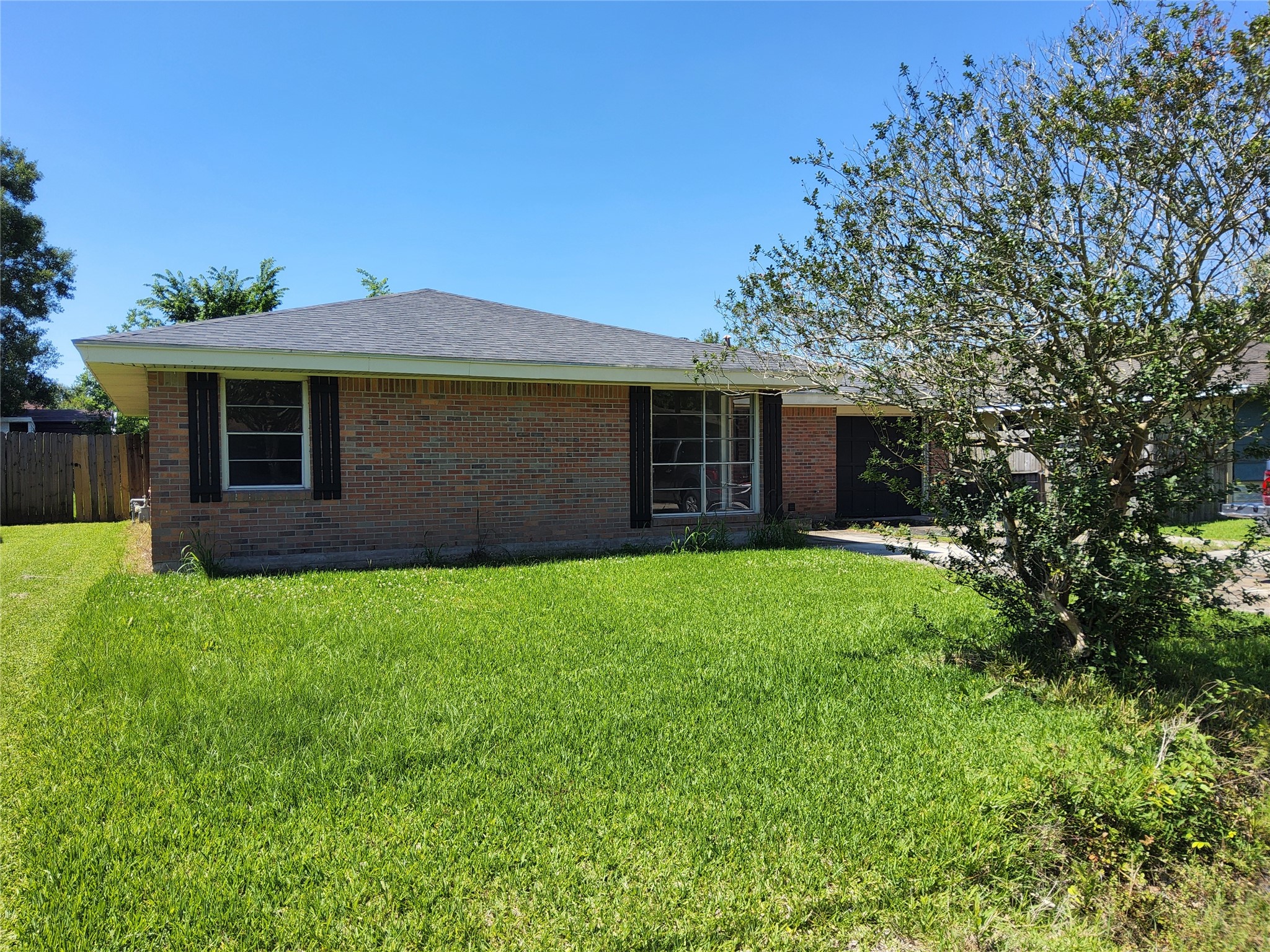 701 Sherrill Street West Orange, TX 77630 - Photo 2 of 16