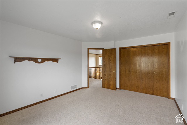 1373 Pheasant Ridge Circle Bountiful, UT 84010 - Photo 28 of 50 Neutral tone wall paint, neutral tone carpeting, wood-finish trim, wood-finish doors, and a ceiling-mounted light fixture